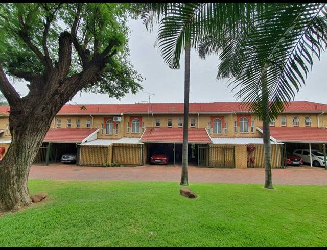 3 BEDROOM TOWNHOUSE FOR SALE IN MAGALIESKRUIN